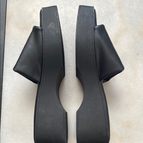 Steve Madden Black Minimalist Slide Sandals - Picture 2 of 4